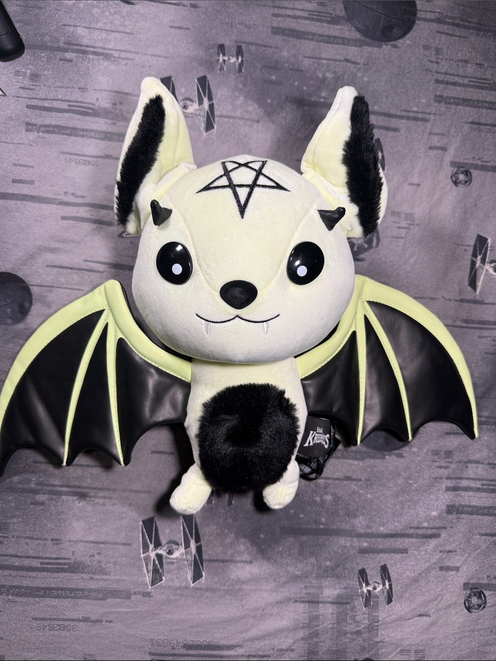 NWT KILLSTAR KREEPTURE HELLS LIT GLOW IN THE DARK VAMPIR BAT PLUSH 1381 of 3000
